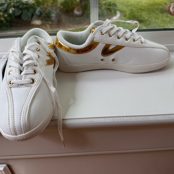 Draper James XKids Nylite Leather White and Metallic Gold Tretorns - Size 4 Kids - Picture 2 of 6